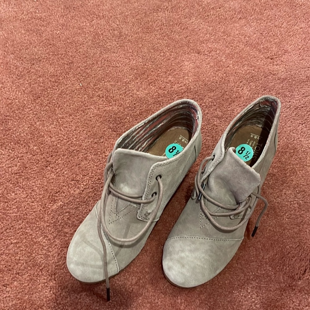 Tom’s NWOT women’s short boot